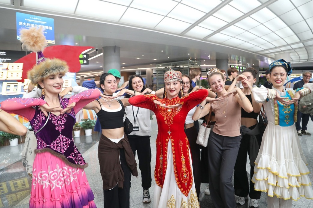 Italian, Kazakh dancers arrive in Urumqi for intl festival